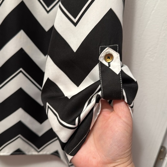 The Limited Black & White Chevron Blouse Size XS - Picture 2 of 2